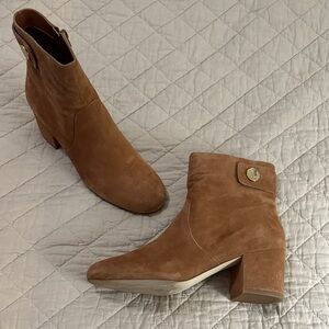 Nine West Quiteso Dark Natural Suede Ankle Boots. Sz 8.5. Great Condition!